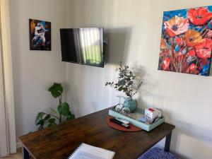 a wooden table with a tv on top of it at Ella Cottage - Relaxing romantic escape-Southern Highlands 