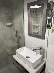 Ένα μπάνιο στο Apartament w centrum +21 φωτογραφίες