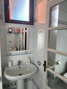 Ένα μπάνιο στο 5 Min Walk to Lake - Elegant Garden Retreat