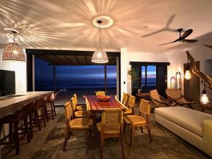 Istumisnurk majutusasutuses Casa Magica - A Beachfront Oasis