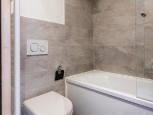 Ένα μπάνιο στο Studio rénové proche centre, balcon, WiFi - FR-1-346-367 +15 φωτογραφίες