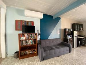 a living room with a couch and a tv at Casa Magro depto para 6 in Oaxaca City