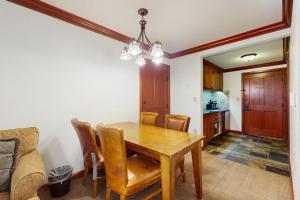 Kuchyň nebo kuchyňský kout v ubytování Resort at Squaw Creek's 317 & 319