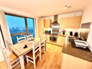 Køkken eller tekøkken på Britannia Ocean Park Apartments - Fast Wifi and Free Parking + 29 billeder