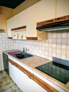 Kuchyň nebo kuchyňský kout v ubytování La stub de nöel + 7 fotografií