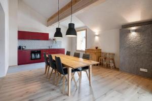 O bucătărie sau chicinetă la Bellezza Bio Bergün