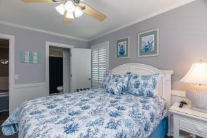 a bedroom with a bed and a ceiling fan at Sutton House in Edisto Island