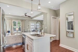 Ένα μπάνιο στο Elegant 4 bedroom with Private Backyard Downtown ATL +52 φωτογραφίες