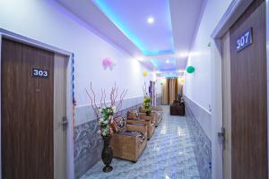 a hallway with couches and chairs in a hotel lobby at Hotel O Plus One Hotel Residency in New Delhi +18 photos