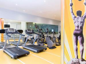 Fitness centrum a/nebo fitness zařízení v ubytování Novotel Brussels City Centre