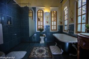 Koupelna v ubytování Hotel Boutique Cultura Manor by Brater + 28 fotografií