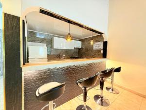 Η κουζίνα ή μικρή κουζίνα στο Le”More House +13 φωτογραφίες