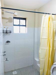 Ένα μπάνιο στο Stylish Comfort studio on a Budget!