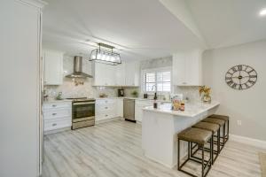 Kuchyň nebo kuchyňský kout v ubytování 4 Mi to Siesta Key Family Getaway with Balcony