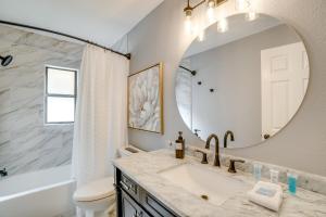 Koupelna v ubytování 4 Mi to Siesta Key Family Getaway with Balcony + 26 fotografií