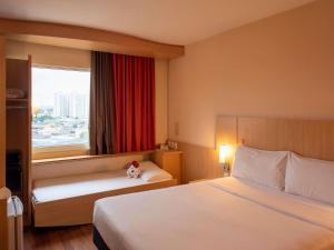 Ένα ή περισσότερα κρεβάτια σε δωμάτιο στο ibis Sao Paulo Barra Funda