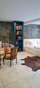 Posezení v ubytování La Suite Quatre de Saint Jean