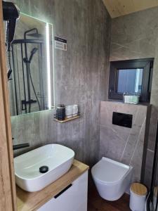 Ένα μπάνιο στο Słoneczny Brzeg Ekskluzywne domki z jacuzzi