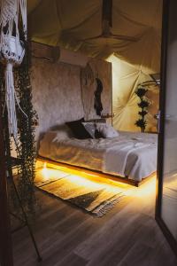 Postel nebo postele na pokoji v ubytování Seed Domo Tarifa + 7 fotografií