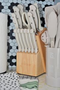 Φωτογραφία από το άλμπουμ του Chic & Sunny 1BR Hideaway- Apt 1 σε Bridgewater