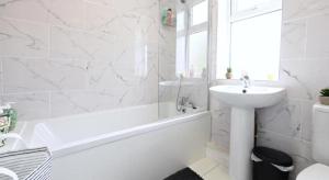 Koupelna v ubytování The Stadium Rooms Elegant and Comfy Stay