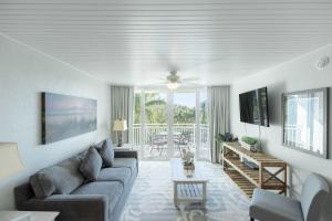 TV/trung tâm giải trí tại The Grand Cayman | Beautifully Remodeled Key West Condo!