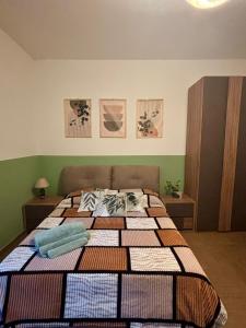 Ένα ή περισσότερα κρεβάτια σε δωμάτιο στο Guest House Ariel