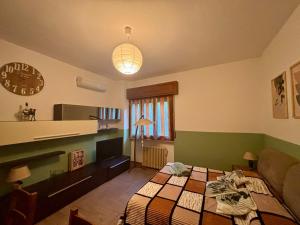 Ένα ή περισσότερα κρεβάτια σε δωμάτιο στο Guest House Ariel