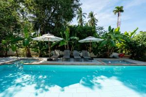 Πισίνα στο ή κοντά στο The Weekender Villa