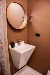 a bathroom with a sink and a mirror at The Coffee Club Apartahotel in Manizales