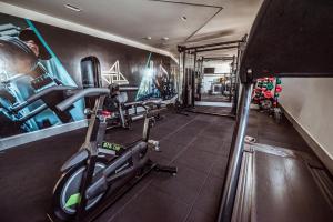Fitness centrum a/nebo fitness zařízení v ubytování Flat Beira-mar c Piscina e Academia em Manaira
