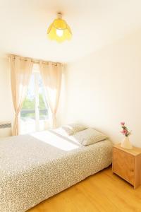 Ένα ή περισσότερα κρεβάτια σε δωμάτιο στο Cabourg Sporting