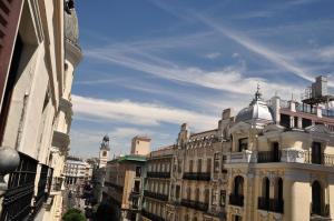 Nespecifikovaný výhled na destinaci Madrid nebo výhled na město při pohledu z penzionu