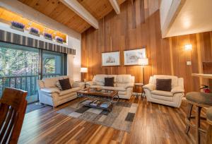 a living room with two couches and a table at Creekside Chalet Stay for 6 in Kings Beach