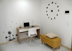 Μια τηλεόραση ή/και κέντρο ψυχαγωγίας στο Ejecutivo con vista natural, Parking, Wifi, Cajicá