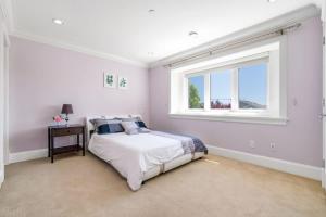 Postel nebo postele na pokoji v ubytování Luxury 4-Bedroom Villa