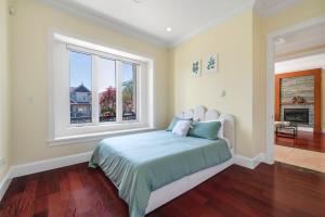 Postel nebo postele na pokoji v ubytování Luxury 4-Bedroom Villa + 14 fotografií