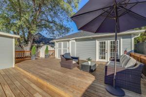 Patio nebo venkovní prostory v ubytování Walk to Cultural District Fort Worth Home with Yard