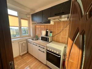 Kuchyň nebo kuchyňský kout v ubytování Room view Craiova