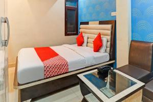 Voodi või voodid majutusasutuse Hotel O Shree Narayan Regency toas