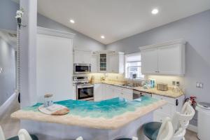 Køkken eller tekøkken på Pet Friend Home with Heated Pool