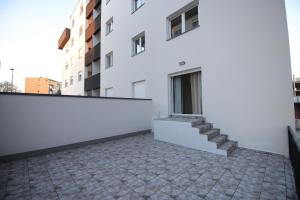 Το κτήριο όπου στεγάζεται  το διαμέρισμα