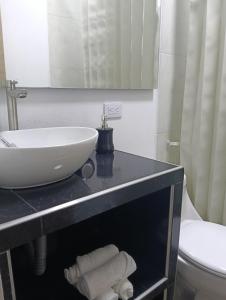 a bathroom with a sink and a toilet at Encantador refugio enclavado en las montañas in Guadual