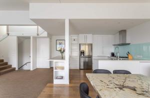 Køkken eller tekøkken på Bel Lago - every room with a lake view + 32 billeder