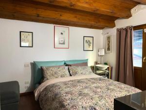 Postel nebo postele na pokoji v ubytování Urban Chalet with Terrace