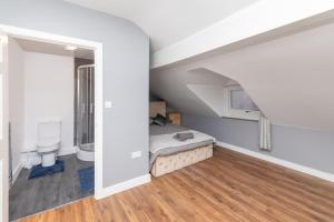 a bedroom with a bed and a toilet in a room at Stockton Town centre en-suite rooms in Stockton-on-Tees +59 photos