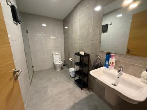 a bathroom with a sink and a toilet at SX50 Vut in Lugo