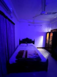 Ένα ή περισσότερα κρεβάτια σε δωμάτιο στο 5-Star Hospitality with a Heart