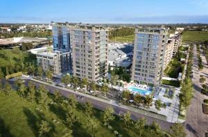 eine Draufsicht auf eine Stadt mit hohen Gebäuden in der Unterkunft RentUp - Funcional y Comodo Studio con Amenities Premium y Excelente ubicacion Bancalari in Estación San Isidro