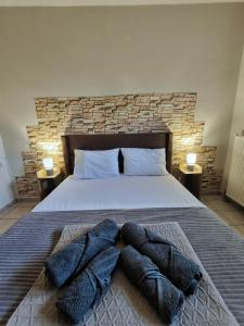 Postel nebo postele na pokoji v ubytování Ioannina Suburban Comfort Hideout + 4 fotografie